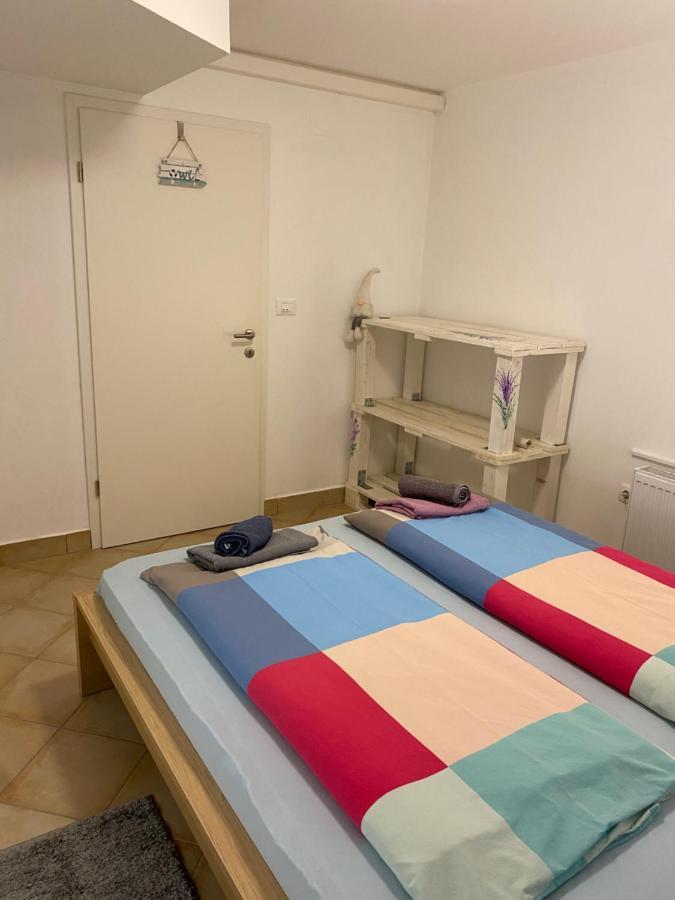Room Julija Zirovnica Exterior foto